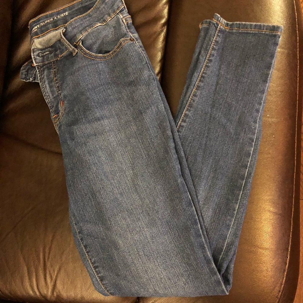 Super skinny jeans.